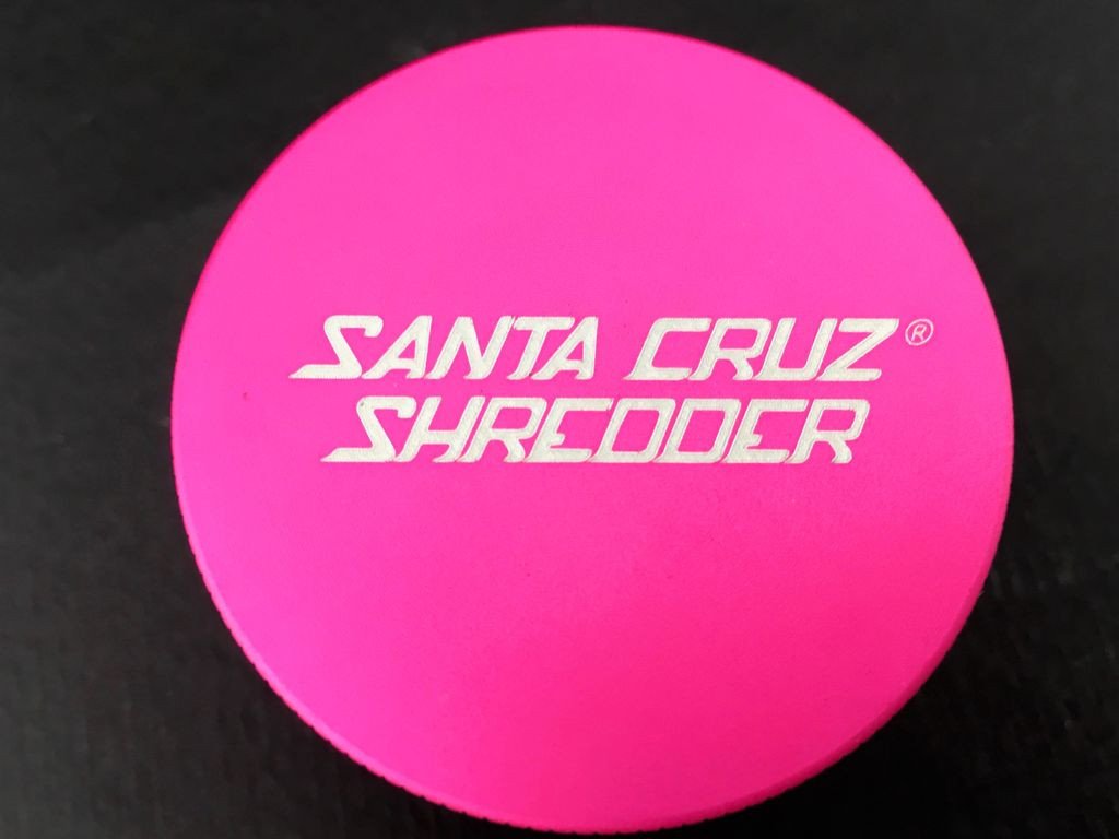 Santa Cruz Shredder medium herb grinder pink